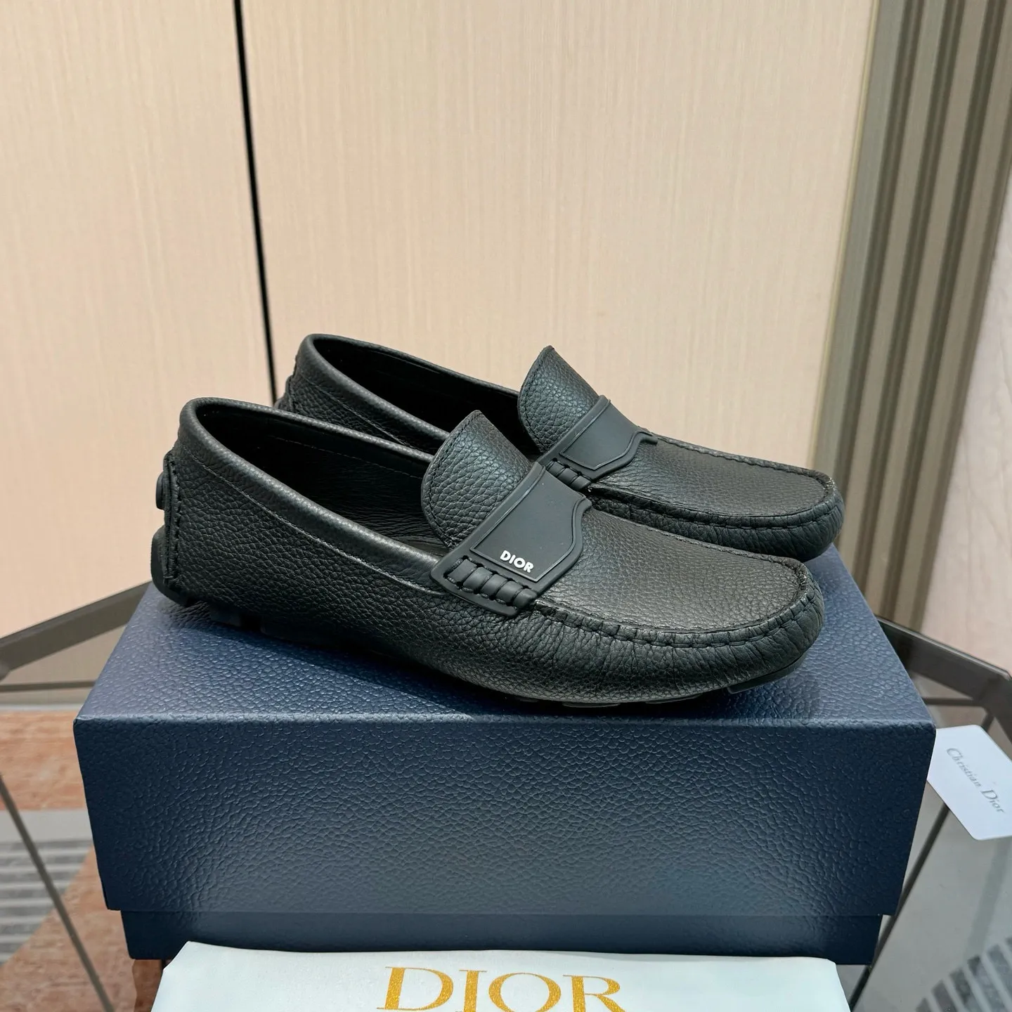 Men's shoes: 580💰 (Niu Li) (Dior Doudou shoes) Exclusive new model Official website new model The upper is made of high-quality imported calf, the color is delicate, and the luxurious texture flows. Tailor-made for exquisite men, creating a noble aura. Delicate and smooth lines. Cowhide lining. Size: 38-44, 45 customized. Outdoor driving shoes for experienced drivers🚗